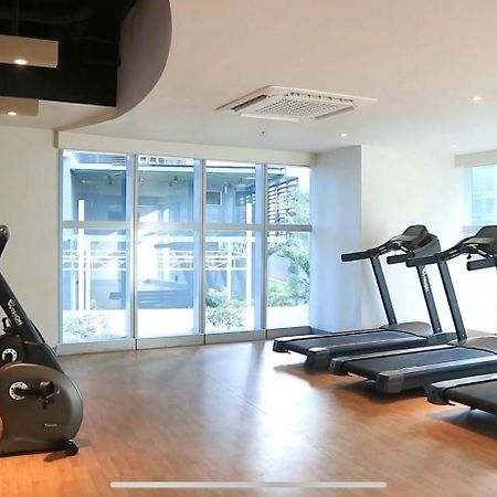 1 Bedroom Condo Uptown Parksuites Bgc, High Floor, Morning Sun Манила Екстериор снимка