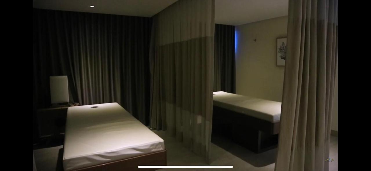 1 Bedroom Condo Uptown Parksuites Bgc, High Floor, Morning Sun Манила Екстериор снимка