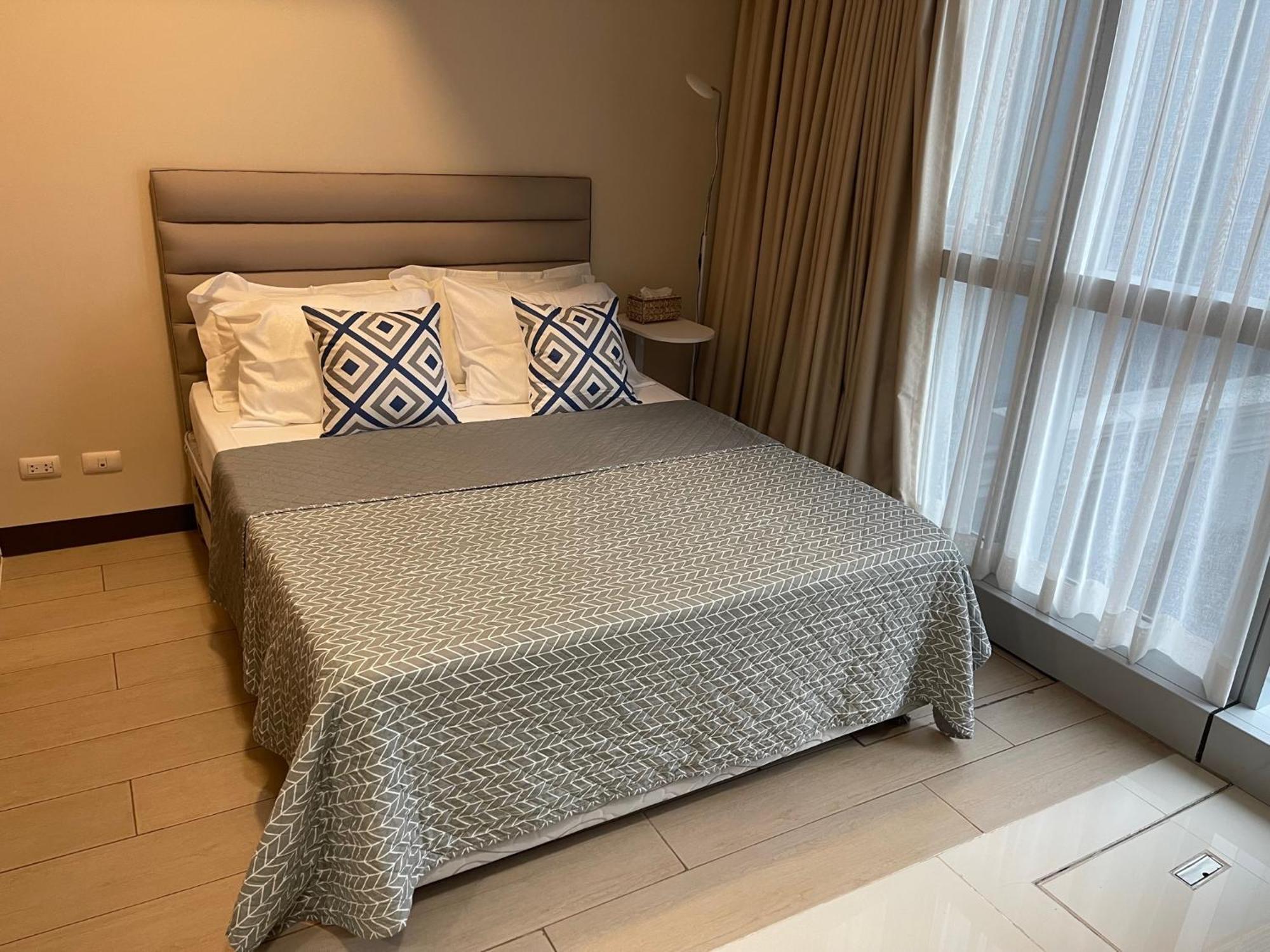 1 Bedroom Condo Uptown Parksuites Bgc, High Floor, Morning Sun Манила Екстериор снимка
